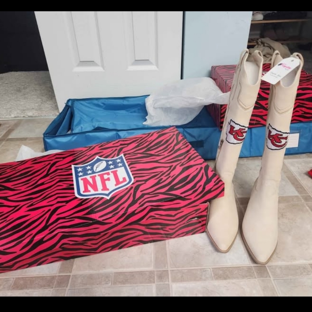 BNIB KC Chiefs Boots
